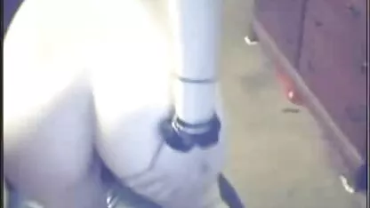 Chị em ở trong bếp, khi phimxec moi ông bà không có ở nhà