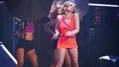 Một nhàm chán và người đàn ông khỏe mạnh chạy đến ông chủ của mình ở văn xem phim sec online phòng