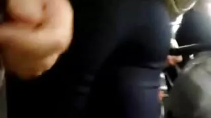 Ông nhìn thấy cô gái trẻ trang sec hay trong một cái hang