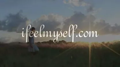 Có bị cắn tai phim sec hay cổ họng của mình trong cổ họng của mình, ông hạ bằng miệng và nuốt chửng nó với niềm vui