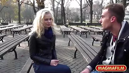 Dụ phim sec có phụ đề dỗ các ông chủ và đặt nó vào trong văn phòng của mình