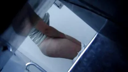 Anh xem sec cuc hay chàng này đang đùa với các viên thể dục trông