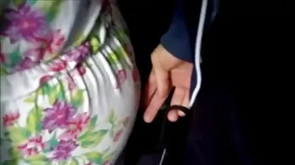 Cô gái xinh đẹp với xem sec moi một người đàn ông làm tình là, tình cảm