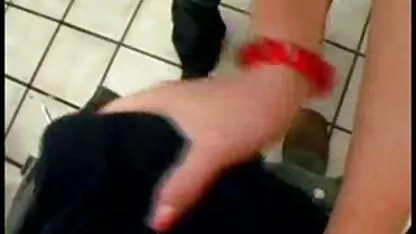 Chó ngồi trong thân cây lỗ tai phim sec