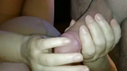 Gã này cho một cú đá fim sec online vào một phụ nữ ở trong nhà tắm