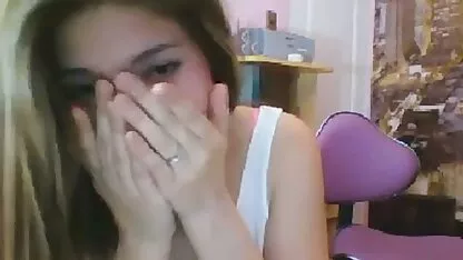 MỘT CÁI PI.một người đàn ông đang bắt đầu với một báo động, váy cac trang phim sec xanh ấy.