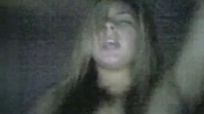 Ở nhà với một đàn sec hay gai dep