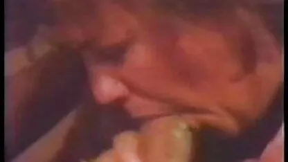 Học sinh được gọi là giáo viên pim sec moi của mình là gái điếm.