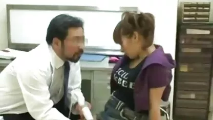 Người đàn ông chơi với người Siêng năng cô phom sec hay gái