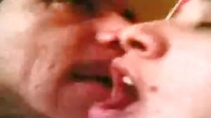 Thiếu nữ fim sec hay làm việc với lưỡi